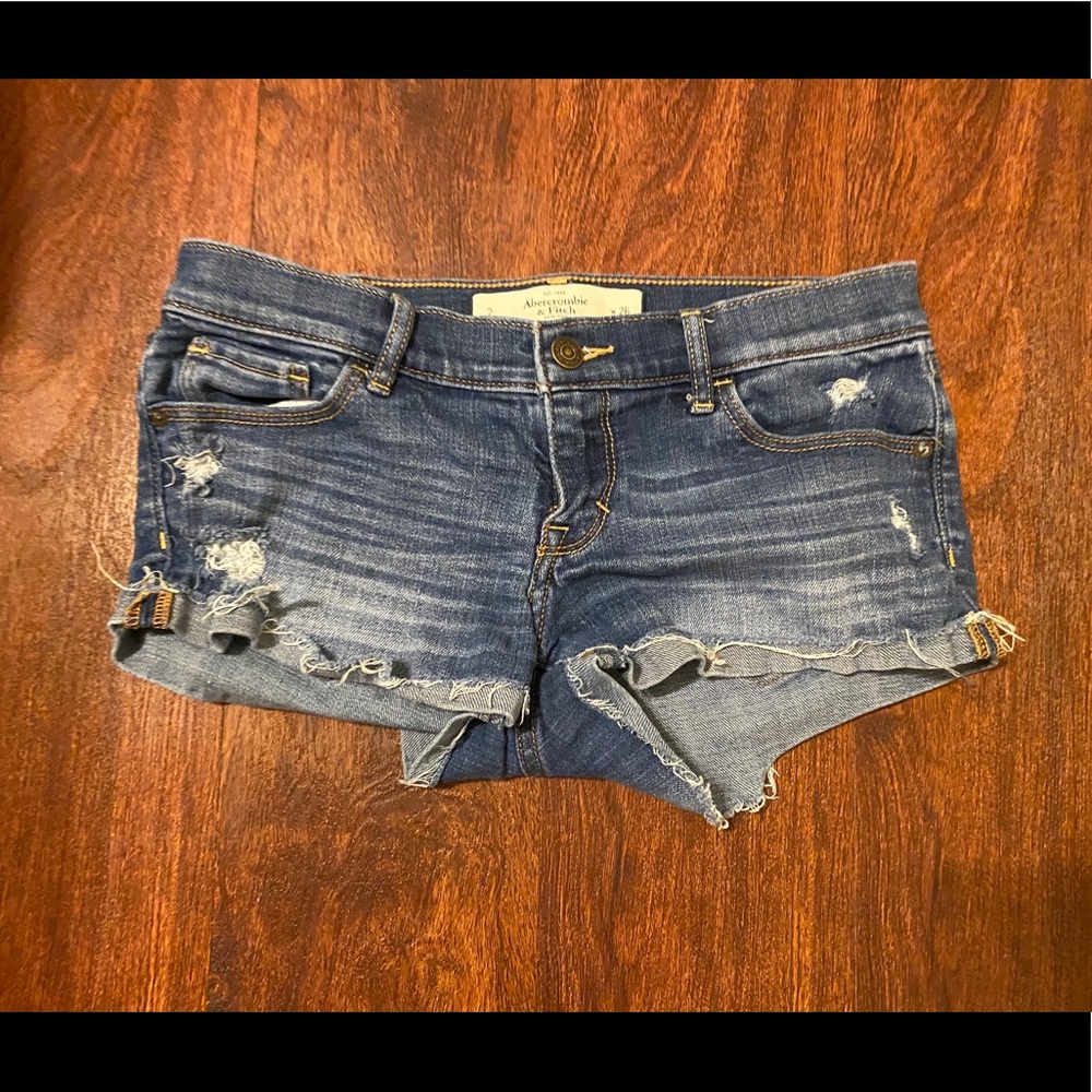 Abercombie & Fitch low rise jean shorts - Picture 2 of 5